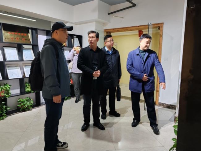 北京院士专家调研组深入沙淘金母公司十团网调研指导